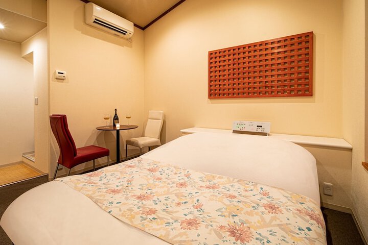 Room 11 of 36