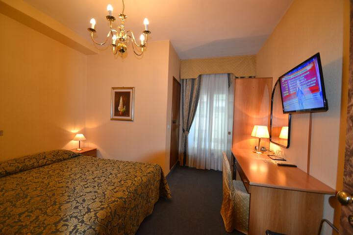 Room 8 of 26