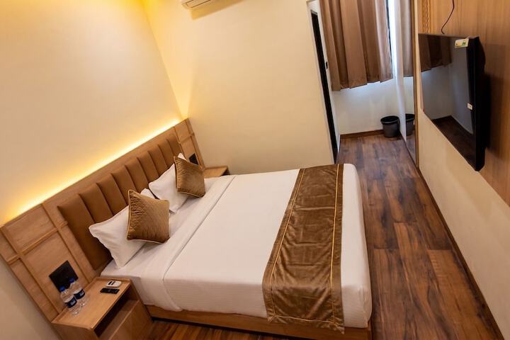 Room 5 of 23