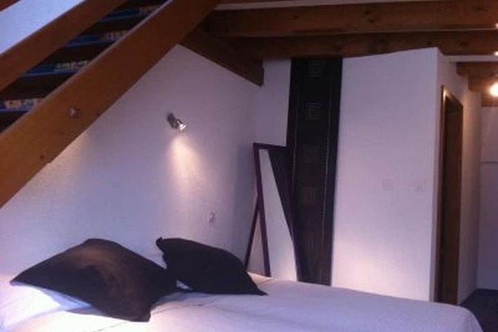 Room 16 of 19