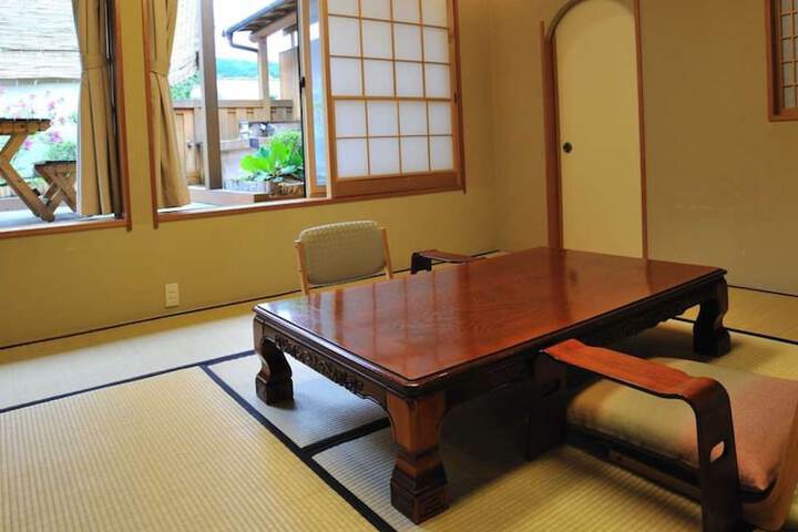 Room 25 of 128