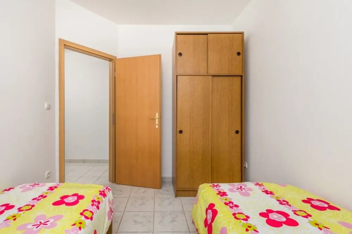 Room 2 of 18