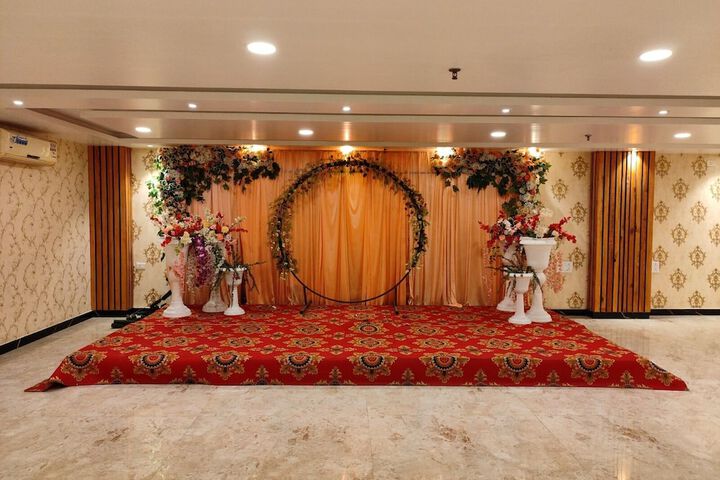 Ballroom/Hall 9 of 13