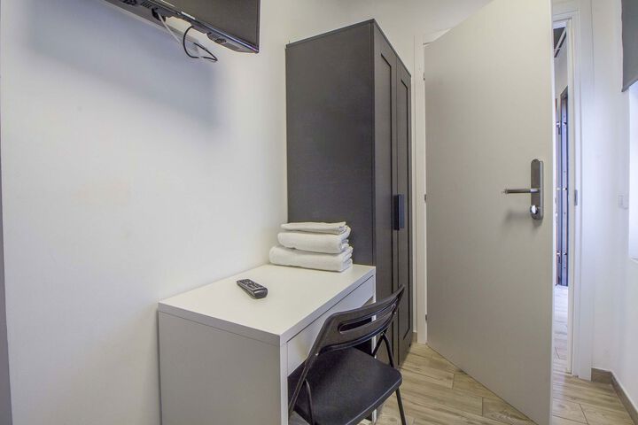 Room 145 of 182