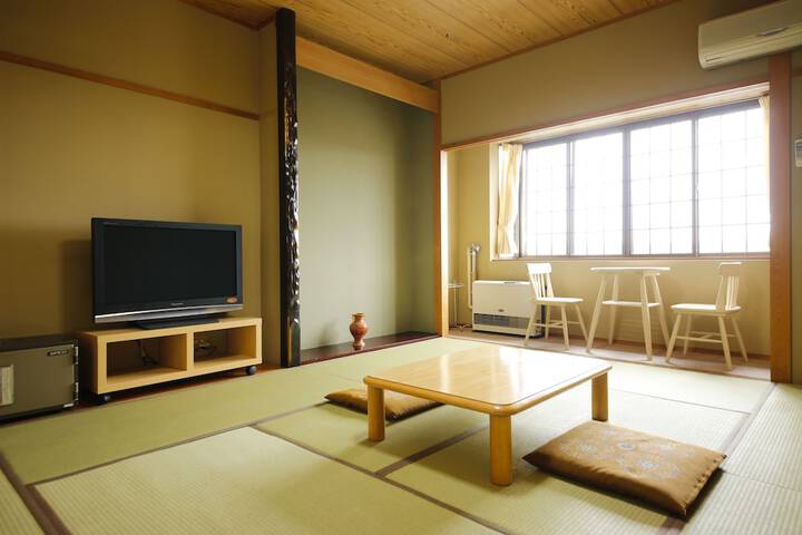Room 9 of 90