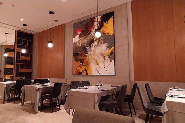 Dining 36 of 49