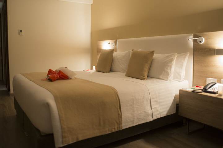 Room 8 of 103