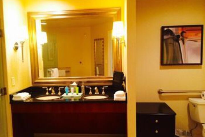 Room 18 of 164