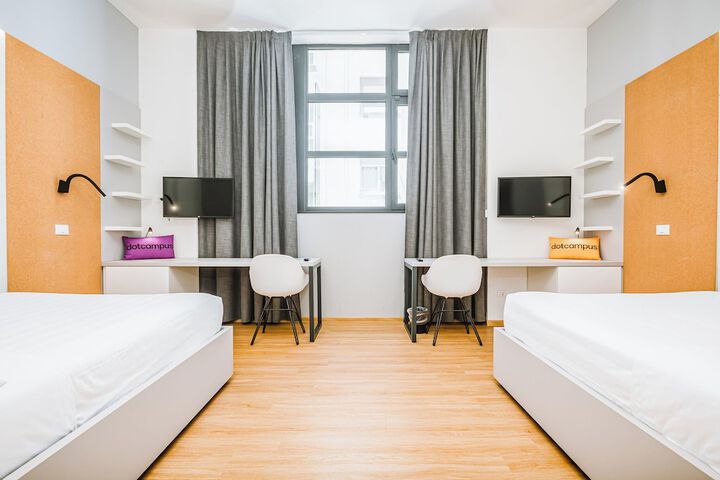 Room 27 of 73