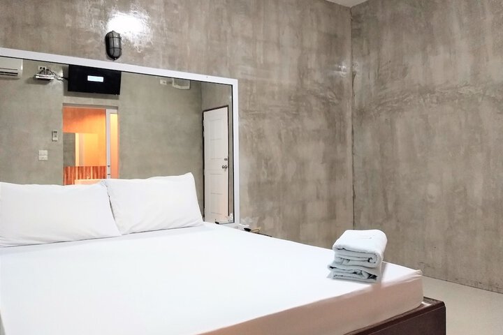 Room 3 of 20