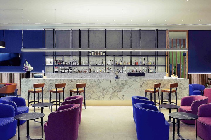 Lounge 74 of 150