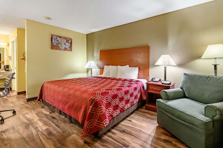 1 King Bed (6 of 6)
