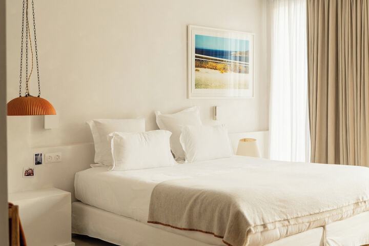 Room 44 of 205