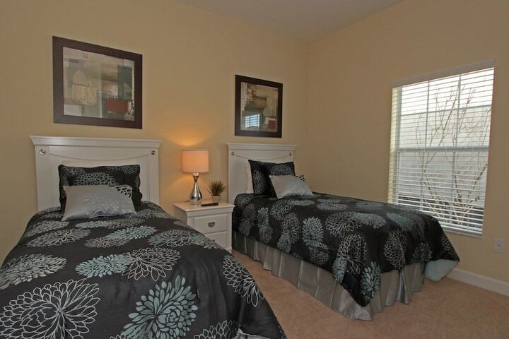 Room 6 of 33