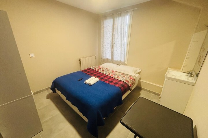 Room 5 of 14