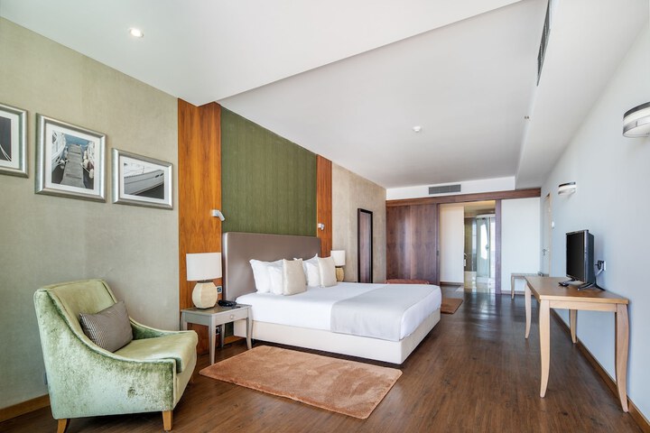 Room 4 of 17