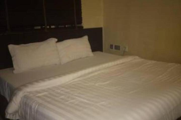 Winstons Place Hotel