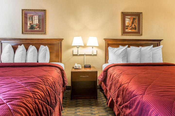 2 Double Beds (1 of 5)