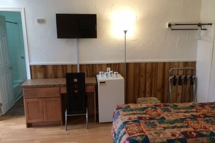 Room 4 of 23