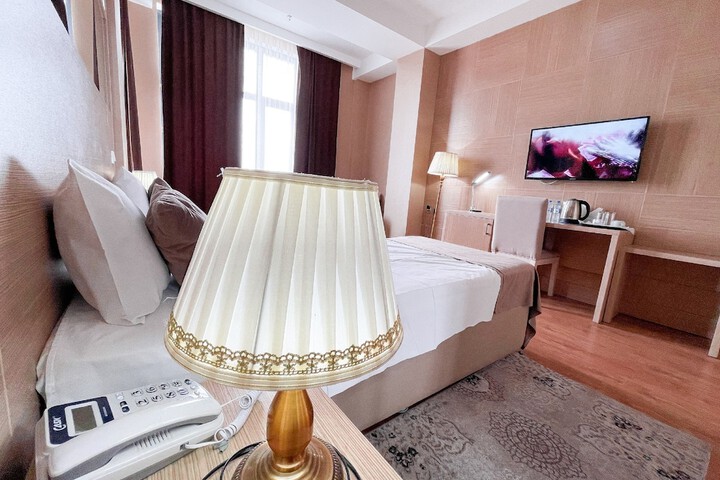 Room 8 of 30
