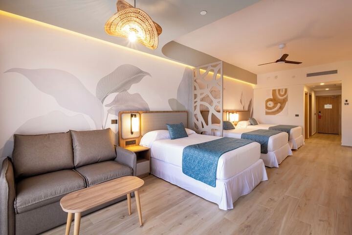 Room 44 of 223