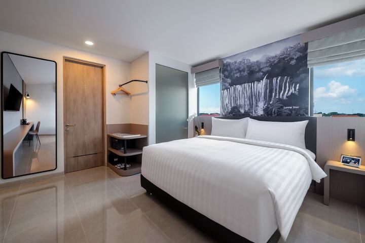 Room 5 of 43