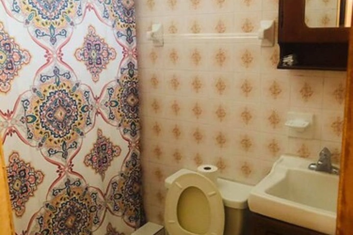 Room 5 of 18