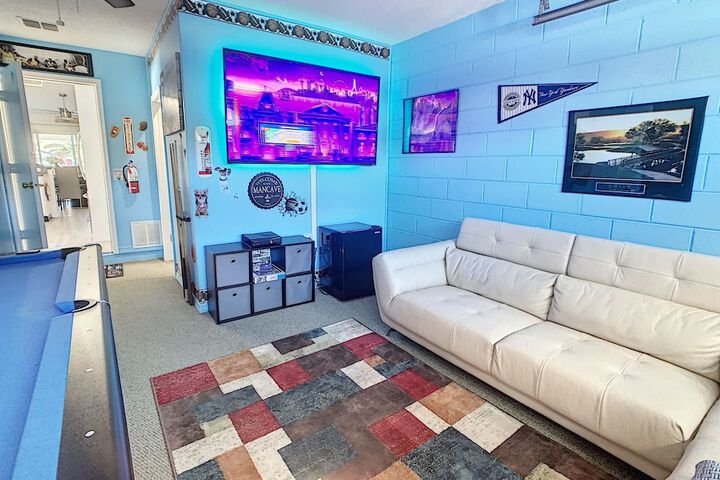 Room 27 of 47