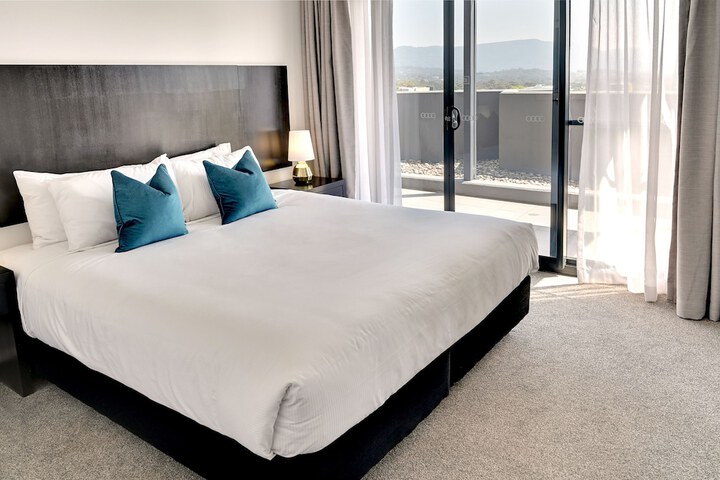 Room 8 of 34