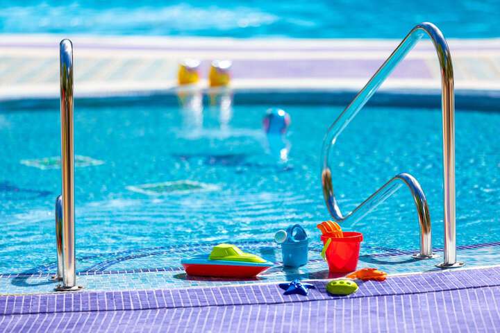 Hotel with Pool