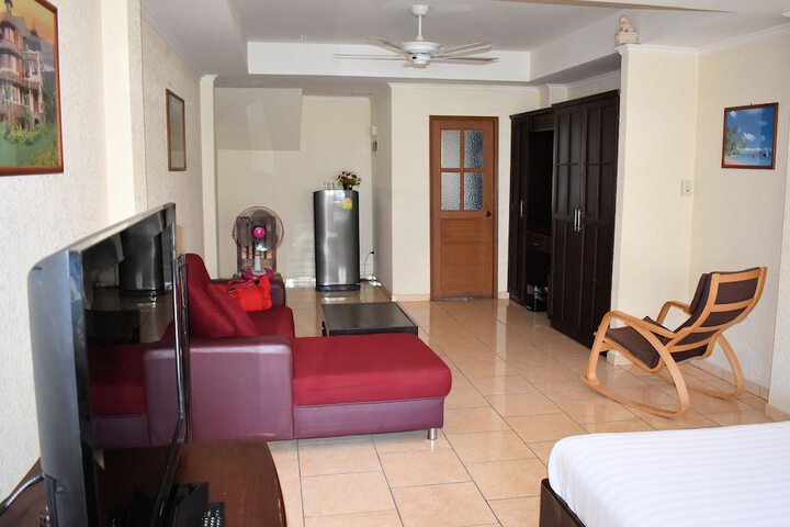 Room 9 of 38