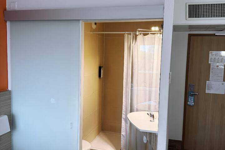Room 13 of 21