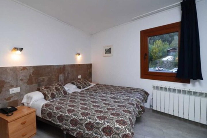 Room 13 of 36