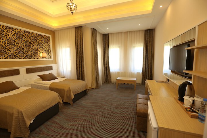 Room 9 of 34