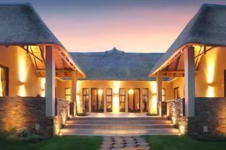 Exterior of Valley Lodge & Spa