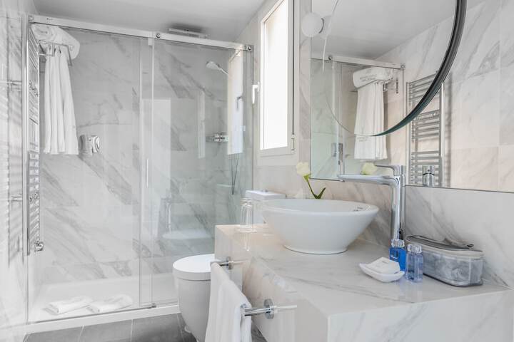 Bathroom Interior Photo