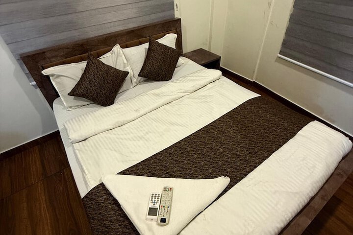 Room 6 of 19