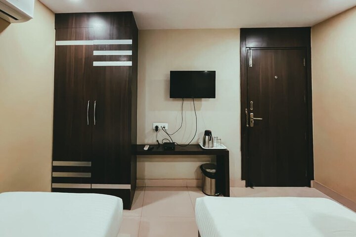Room 8 of 53