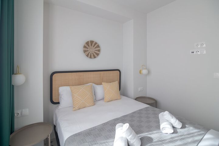 Room 3 of 28