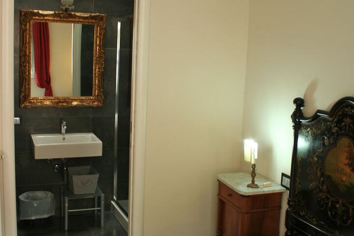 Room 7 of 23