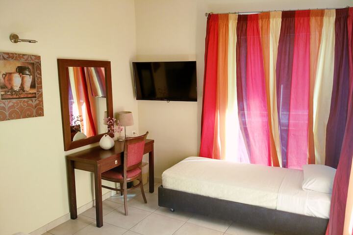 Room 32 of 103