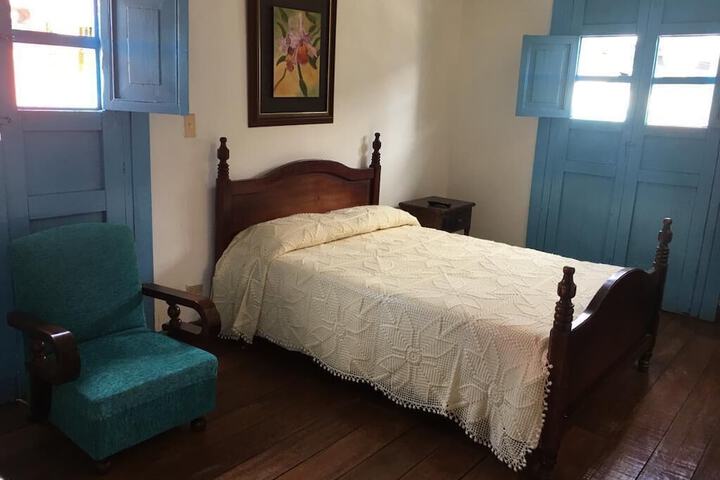 Room 4 of 33