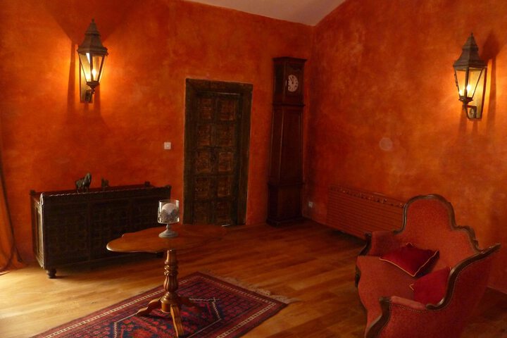 Lounge 26 of 34