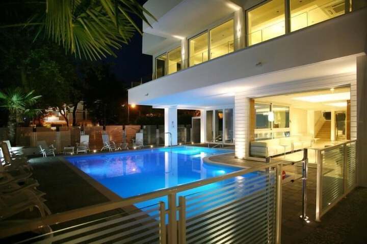 Hotel Pool