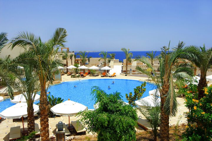 Hotel with Pool