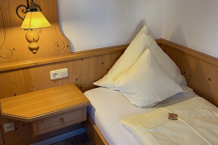 Room 4 of 30