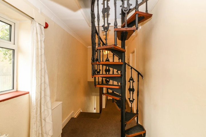 Room 12 of 20