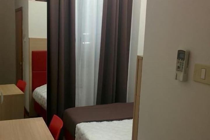 Room 32 of 72