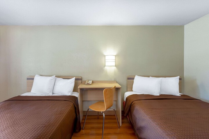 2 Queen Beds (8 of 12)