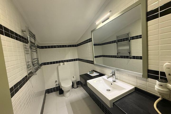 Room 32 of 56
